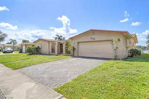 8720 Pasadena Blvd, Pembroke Pines, FL 33024 - Photo 11