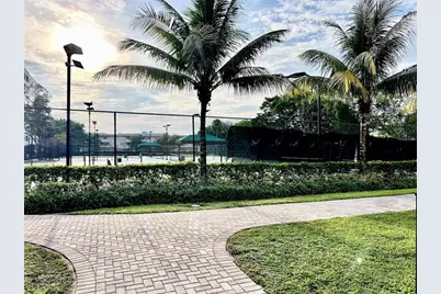 981  Hillcrest Ct, Unit #306, Hollywood, FL 33021 - Photo 11