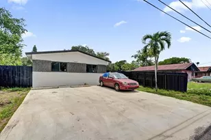 1810 NW 9th St, Fort Lauderdale, FL 33311 - Photo 3