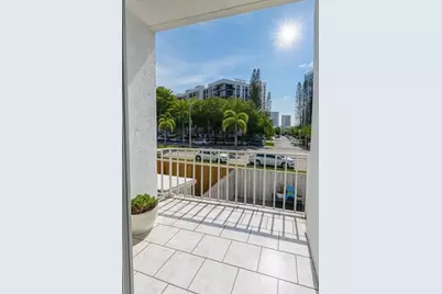 916 NE 27th Ave, Unit #916, Hallandale Beach, FL 33009 - Photo 11