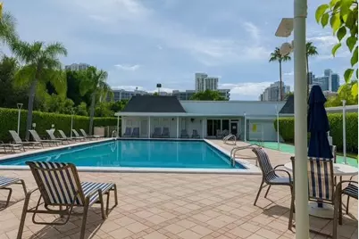 916 NE 27th Ave, Unit #916, Hallandale Beach, FL 33009 - Photo 17