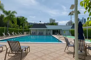 916 NE 27th Ave, Hallandale Beach, FL 33009 - Photo 17