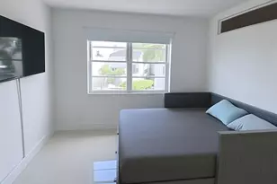 916 NE 27th Ave, Hallandale Beach, FL 33009 - Photo 7