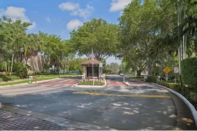 1237 NW 123rd Ter, Pembroke Pines, FL 33026 - Photo 19