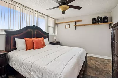 1237 NW 123rd Ter, Pembroke Pines, FL 33026 - Photo 9