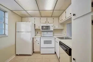 9440 Poinciana Pl, Davie, FL 33324 - Photo 7