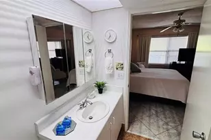 601 SW 142nd Ave, Pembroke Pines, FL 33027 - Photo 17