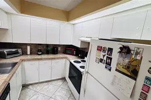 601 SW 142nd Ave, Pembroke Pines, FL 33027 - Photo 7