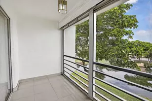 8100 Sunrise Lakes Blvd, Sunrise, FL 33322 - Photo 23