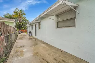 5715 Garfield St, Hollywood, FL 33021 - Photo 37