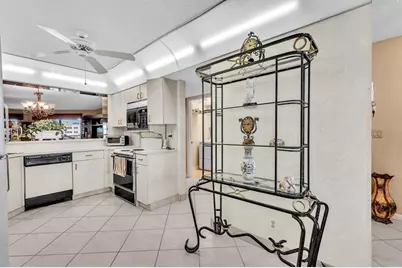 7449  Fairfax Dr, Unit #211, Tamarac, FL 33321 - Photo 9