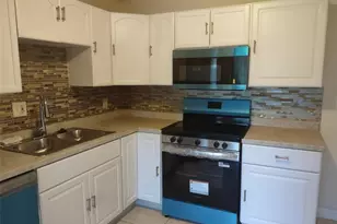 128 Miami Gardens Rd, West Park, FL 33023 - Photo 9