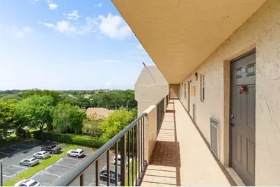 3300 W Rolling Hills Cir, Unit #704, Davie, FL 33328 - Photo 7