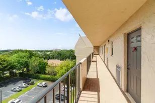 3300 W Rolling Hills Cir, Davie, FL 33328 - Photo 7