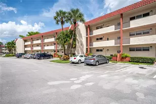 9720 S Hollybrook Lake Dr, Pembroke Pines, FL 33025 - Photo 21