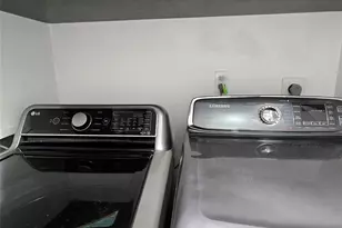 7895 W 29th Ln, Hialeah, FL 33018 - Photo 17