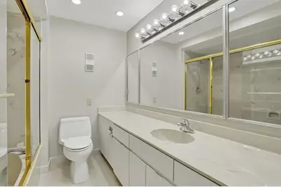 330 SE 20 Ave, Unit #421, Deerfield Beach, FL 33441 - Photo 17