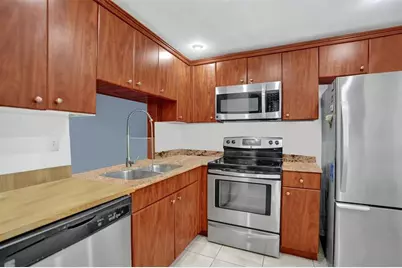 9235  Lagoon Pl, Unit #207, Davie, FL 33324 - Photo 17