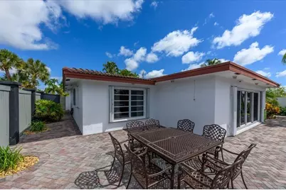 200 SE 11th St, Pompano Beach, FL 33060 - Photo 9