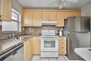 9460 Sunrise Lakes Blvd, Sunrise, FL 33322 - Photo 9