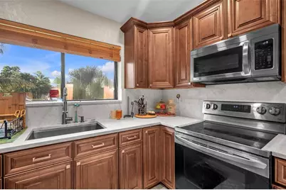 8621 NW 46th Ct, Lauderhill, FL 33351 - Photo 17