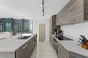 650 NE 32nd St, Miami, FL 33137 - Photo 11