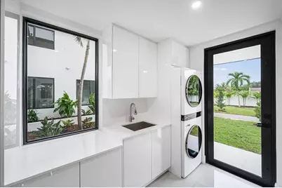 10201 SW 64th St, Miami, FL 33173 - Photo 13