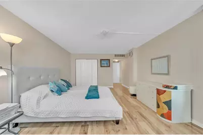 100  Golden Isles Dr, Unit #611, Hallandale Beach, FL 33009 - Photo 15