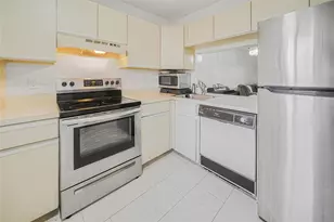 3039 Carambola Cir Unit, Coconut Creek, FL 33066 - Photo 5