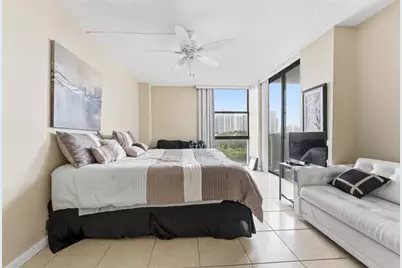 3675 N Country Club Dr, Unit #602, Aventura, FL 33180 - Photo 17