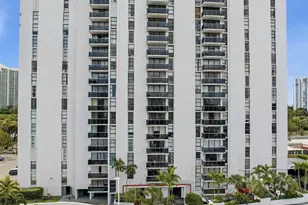 3675 N Country Club Dr, Aventura, FL 33180 - Photo 27