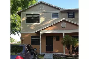 10527 NW 8th St, Pembroke Pines, FL 33026 - Photo 1