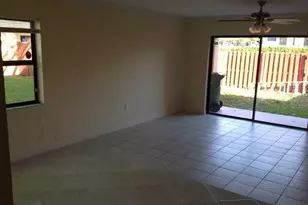 10527 NW 8th St, Pembroke Pines, FL 33026 - Photo 5