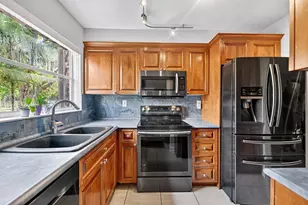 450 SE 7th St, Dania Beach, FL 33004 - Photo 11