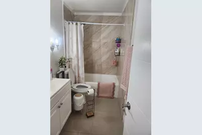 640 SW 68th Ter, Pembroke Pines, FL 33023 - Photo 11