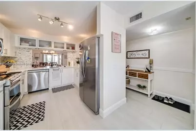 2560 NW 103rd Ave, Unit #406, Sunrise, FL 33322 - Photo 3