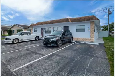 210 NE 40th St, Unit #214, Oakland Park, FL 33334 - Photo 1