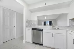 2200 S Cypress Bend Dr, Pompano Beach, FL 33069 - Photo 5