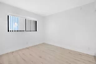 2200 S Cypress Bend Dr, Pompano Beach, FL 33069 - Photo 11