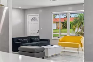 4811 Hayes St, Hollywood, FL 33021 - Photo 7