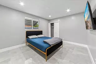 4811 Hayes St, Hollywood, FL 33021 - Photo 9