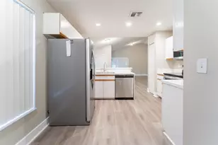 9220 Arborwood Cir, Davie, FL 33328 - Photo 9