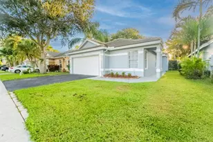 9220 Arborwood Cir, Davie, FL 33328 - Photo 3