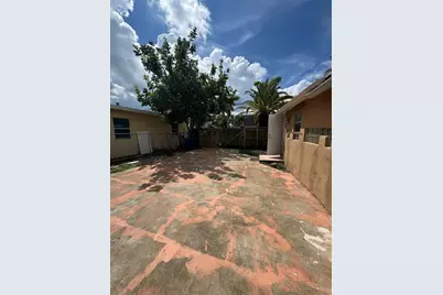 113 SE 4th St, Hallandale Beach, FL 33009 - Photo 17