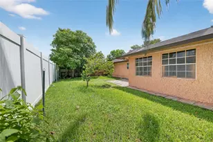 7527 SW 7th Pl, North Lauderdale, FL 33068 - Photo 23