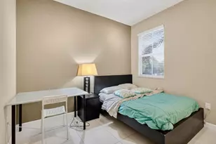 10012 NW 7th St, Miami, FL 33172 - Photo 17