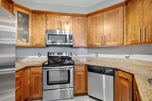 10012 NW 7th St, Miami, FL 33172 - Photo 11