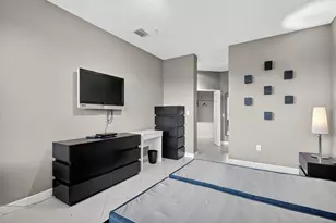 10012 NW 7th St, Miami, FL 33172 - Photo 23