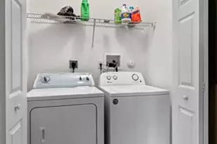 10012 NW 7th St, Miami, FL 33172 - Photo 21