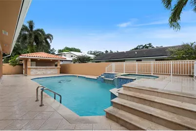 8235 NW 164th St, Miami Lakes, FL 33016 - Photo 41